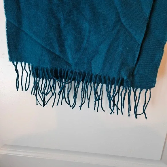100% Cashmere Scarf Hand Tailored Fringe Solid Blue Aqua Made in Germany Soft - Picture 8 of 9